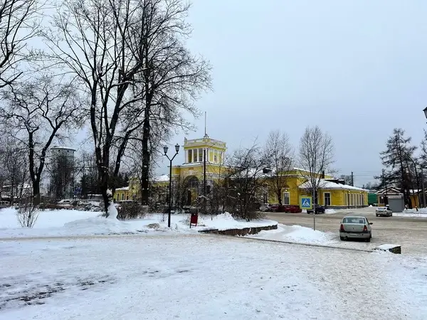 Утреннее движение электричек на Лужском направлении было нарушено из-за грузового состава